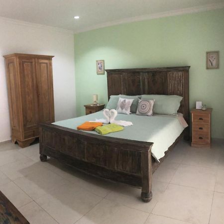 Aruba'S Bakval Suites Esterno foto