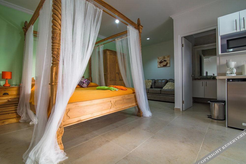 Aruba'S Bakval Suites Esterno foto