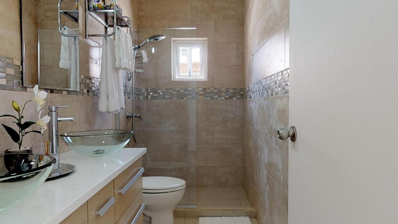 Aruba'S Bakval Suites Esterno foto